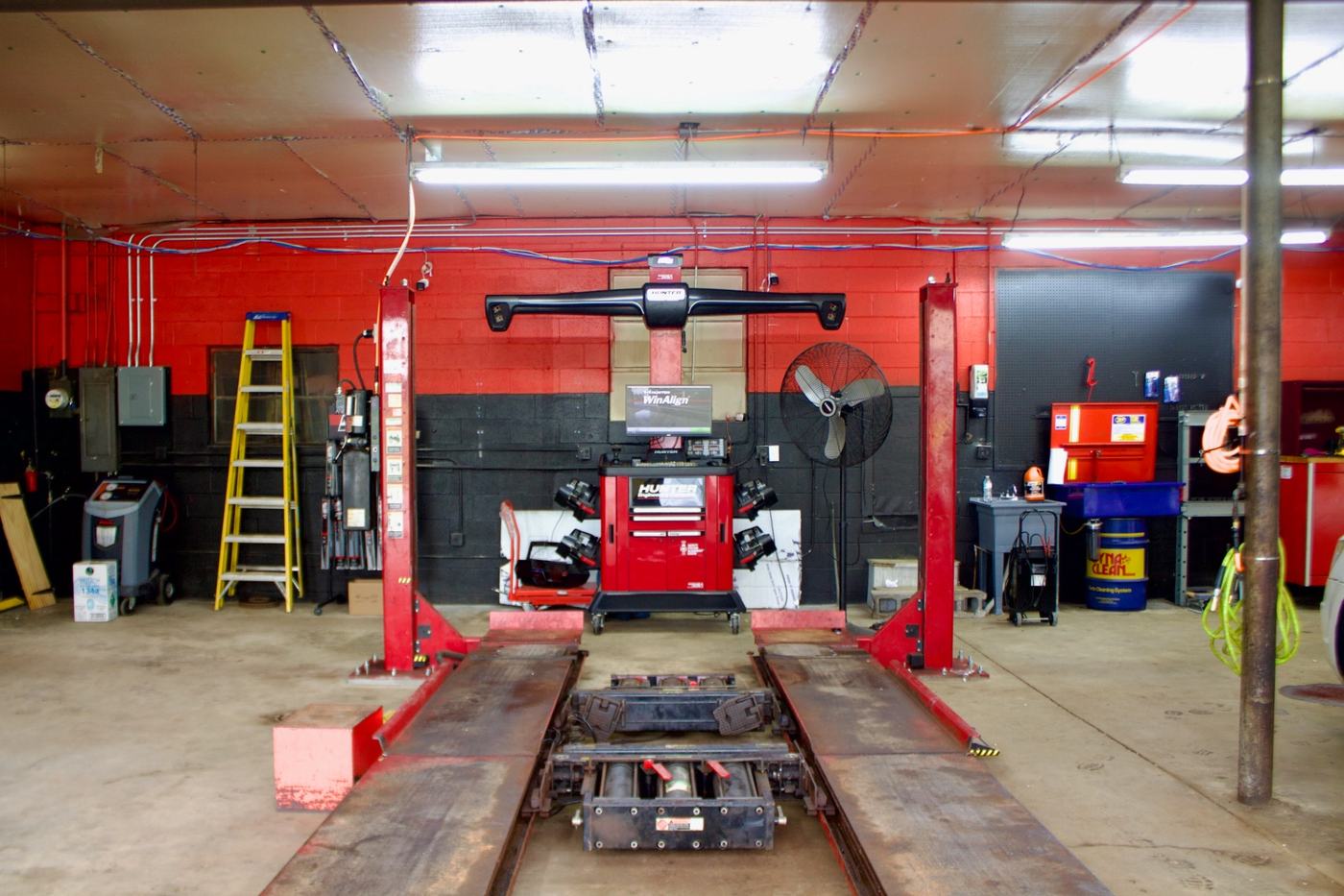 Wheel alignment rack and Hunter alignment equipment at Auto Pro Services in Nashville, TN